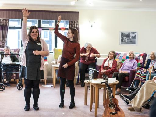 LMN Live Music In Care project session led by Maz O‘Conner at MHA Bradbury Grange, Whitstable; Photo Credit Ivan Gonzalez